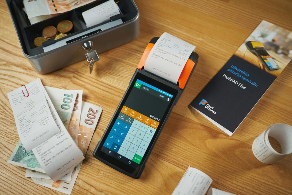 Kasa fiskalna z terminalem – jak wybrać rozwiązanie dla małej firmy? kasa fiskalna z terminalem